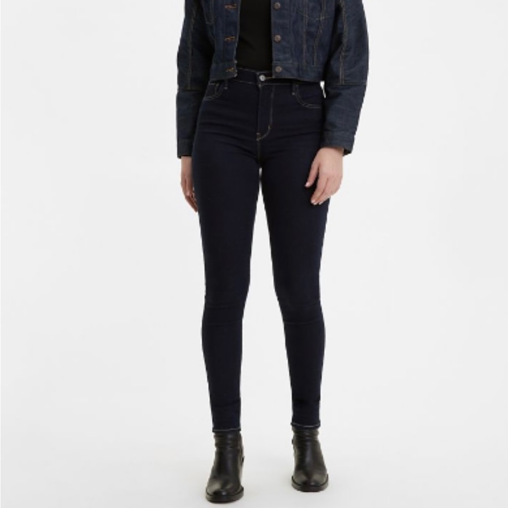 Levi’s - Picture 2 of 2